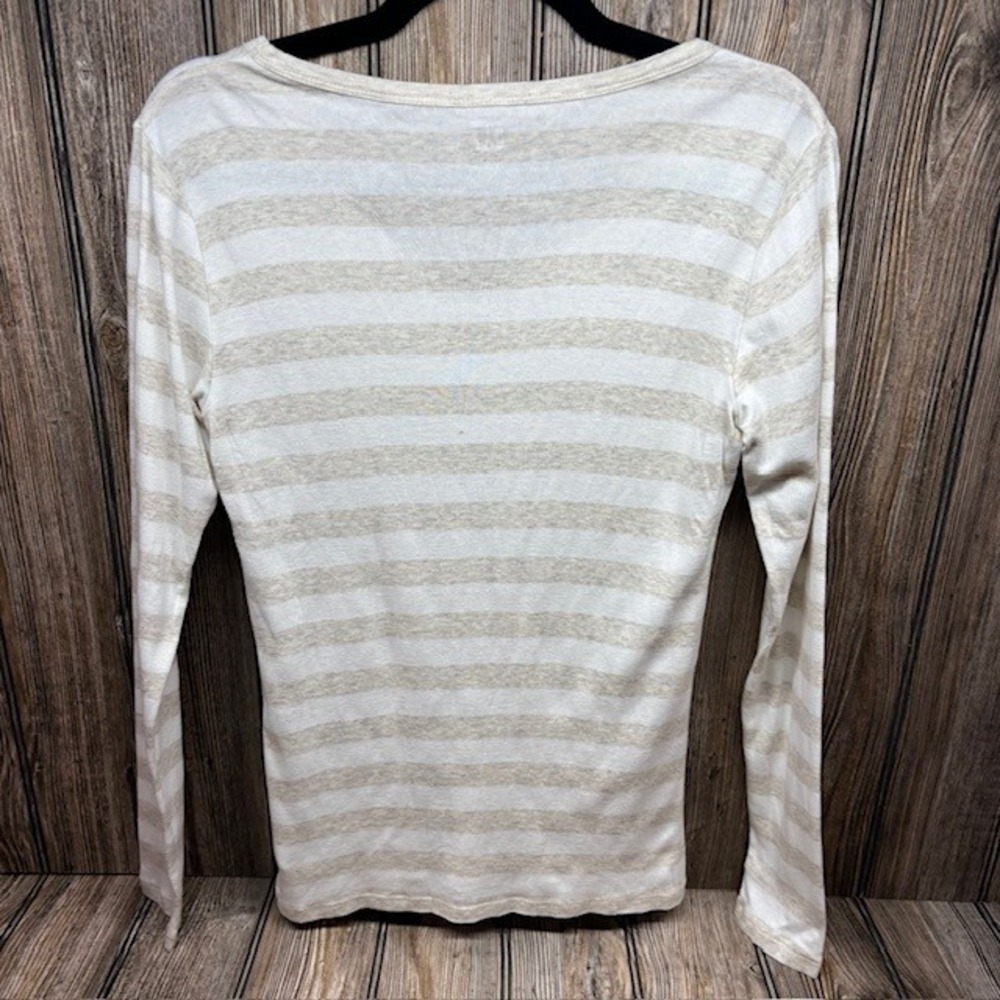 GAP Women's Long Sleeve Striped V Neck T Shirt Top Size M Beige White Basic - Picture 4 of 5